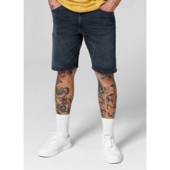 Szorty męskie Pitbull Jeansowe Dark Wash Highlander. Niebieskie szorty męskie PITBULL, z jeansu, bez kołnierzyka. Za 219.00 zł.