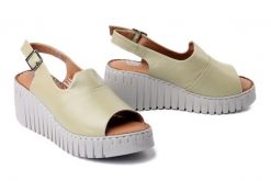 ARTIKER RELAKS 54C0787 zielony, sandały damskie. Zielone sandały damskie Artiker Relaks, bez wzorów, z gumy, bez obcasa, na koturnie. Za 249.90 zł.