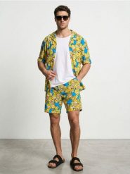 Szorty The Simpsons - wielobarwny. Szorty męskie Sinsay, bez wzorów, z materiału. Za 49.99 zł.