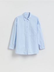 Bawełniana koszula z kieszenią - jasnoniebieski. Niebieskie koszule damskie Reserved, l, bez wzorów, z bawełny, bez kołnierzyka, bez ramiączek. Za 119.99 zł.