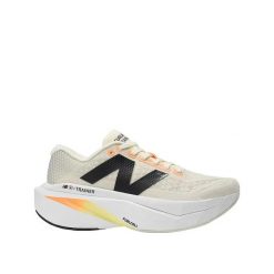 Buty do biegania New Balance FuelCell SuperComp Trainer v3 Białe Pomarańczowe. Białe obuwie do biegania damskie New Balance. Za 1,266.40 zł.