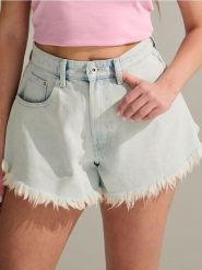 Szorty jeansowe o luźnym kroju high waist - niebieski. Niebieskie szorty damskie Sinsay, bez wzorów, z jeansu, z podwyższonym stanem. W wyprzedaży za 55.99 zł.