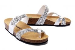 DR. BRINKMANN 700285-92 silber, klapki profilaktyczne damskie. Szare klapki damskie Dr. Brinkmann, bez wzorów, bez obcasa, na koturnie. Za 214.90 zł.