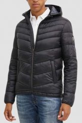 GUESS Czarna męska kurtka z kapturem Super Light Puffa Jacket, Rozmiar M. Czarne kurtki męskie Guess, l, z aplikacjami, z syntetyku, z kapturem. W wyprzedaży za 645.99 zł.