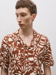 Wzorzysta koszula comfort fit - ciemnobrązowy. Brązowe koszule męskie Reserved, l, bez wzorów, z bawełny, bez kołnierzyka, bez ramiączek. W wyprzedaży za 49.99 zł.