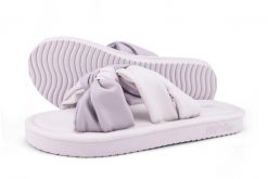 Klapki basenowe damskie Flip Flop Fauna Chess. Czerwone klapki damskie Flip Flop, bez wzorów, z materiału, bez obcasa. Za 104.49 zł.