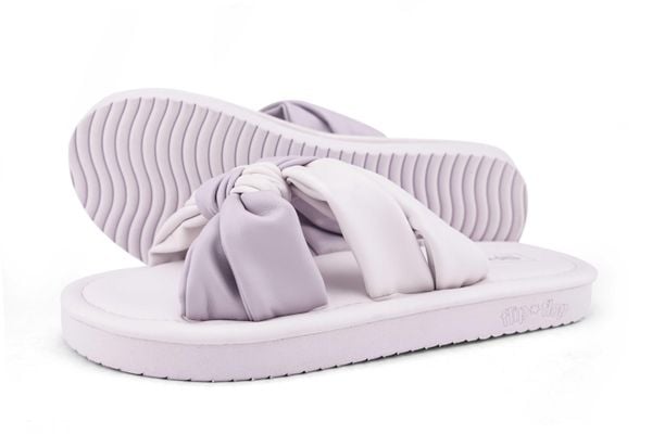 Klapki basenowe damskie Flip Flop Fauna Chess. Czerwone klapki damskie Flip Flop, bez wzorów, z materiału, bez obcasa. Za 104.49 zł.