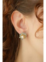 Pierres delicates Kolczyki-wkrętki w kolorze białym z perłami i ametystami rozmiar: onesize. Niebieskie kolczyki damskie Pierres delicates, z ametystem, z mosiądzu. Za 100.04 zł.