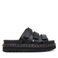 Klapki Dr. Martens. Czarne klapki damskie Dr. Martens, bez wzorów, bez obcasa. Za 699.99 zł.