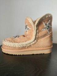 Mou Skórzane botki zimowe w kolorze beżowym rozmiar: 38. Brązowe botki damskie Mou, na zimę, z wełny, bez obcasa, bez zapięcia. Za 761.99 zł.