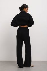Spodnie z plisowanej BAWEŁNY w kolorze TOTALLY BLACK - SAN TELMO-L. Czarne spodnie materiałowe damskie Marsala, bez wzorów, z bawełny, eleganckie. Za 299.90 zł.