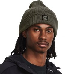 1373155390 Czapka. Czarne czapki męskie Under Armour, z aplikacjami, z dzianiny. Za 107.80 zł.