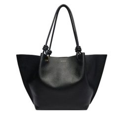 Torebka Coccinelle. Czarne torebki klasyczne damskie Coccinelle, bez wzorów, bez dodatków. Za 1,539.00 zł.