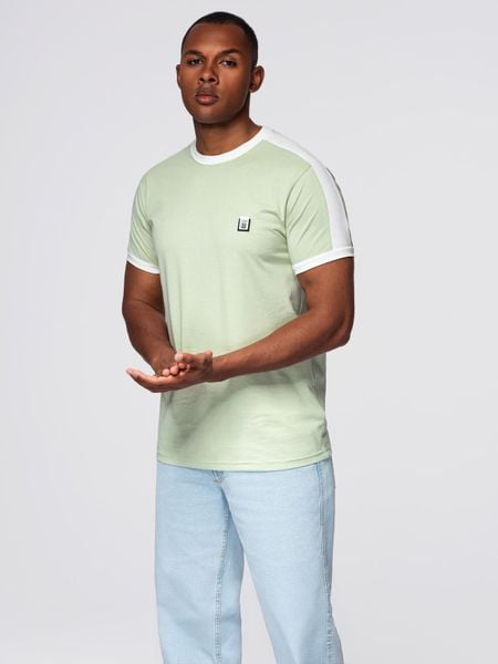 T-shirt męski z kontrastowymi lampasami – pistacjowy V9 - Rozmiar: XL. Zielone t-shirty męskie Ombre Clothing, m, z aplikacjami, z bawełny, bez kołnierzyka. Za 109.99 zł.