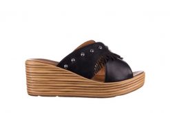 Koturny Bayla-161 066 475 Czarny, Skóra naturalna - 40. Czarne czółenka damskie Bayla, bez wzorów, ze skóry, bez obcasa, na koturnie. W wyprzedaży za 80.10 zł.