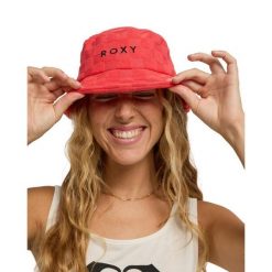 Kapelusz bucket damski SILVER. Czerwone kapelusze damskie Roxy, bez wzorów, z poliesteru. Za 129.99 zł.