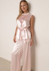 Różowy Satynowy Komplet Elegancki z Wiskozy Bluzka Taliowana i Szerokie Spodnie Eirenia. Czerwone spodnie materiałowe damskie Born2be, z aplikacjami, z satyny, eleganckie. Za 299.99 zł.