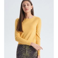 Gładki sweter - Żółty. Żółte swetry klasyczne damskie Cropp, l, bez wzorów, bez kołnierzyka. Za 79.99 zł.