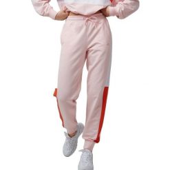 Spodnie damskie O'Neill Athleisure. Czerwone spodnie materiałowe damskie O'neill, bez wzorów, z bawełny. Za 290.00 zł.