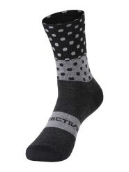 Protective Skarpety kolarskie "Ride Day" w kolorze czarnym rozmiar: 36-39. Czarne skarpetki męskie Protective, bez wzorów, z materiału. Za 28.44 zł.