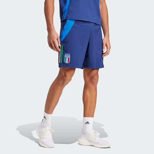 Szorty Italy Tiro 24 Competition Downtime. Niebieskie szorty męskie Adidas, z materiału, bez kołnierzyka. Za 208.10 zł.