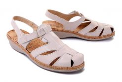 SUAVE 720137-8 natural, sandały damskie. Brązowe sandały damskie Suave, bez wzorów, bez obcasa, na koturnie. Za 315.92 zł.