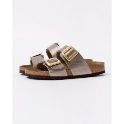 Klapki damskie Birkenstock Arizona. Brązowe klapki damskie Birkenstock, bez wzorów, z materiału, bez obcasa. Za 882.00 zł.