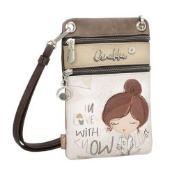 Torebka damska Anekke, z dekoracyjnym nadrukiem i metalowym logo zapinana na suwak wyposażona w dwie praktyczne kieszenie z przodu oraz regulowany pa. Brązowe torebki klasyczne damskie Anekke, bez wzorów, z nadrukiem, bez dodatków. Za 169.00 zł.