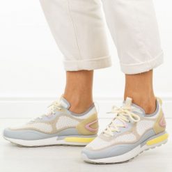 Szare sportowe buty damskie Filippo Dp7843/26. Szare buty sportowe na co dzień damskie Filippo, bez wzorów, z dresówki, trekkingowe. W wyprzedaży za 245.52 zł.