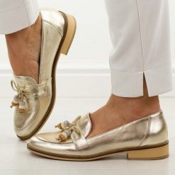 Złote skórzane Polskie mokasyny damskie Deoni D042. Żółte mokasyny damskie Deoni, z jeansu. Za 449.00 zł.