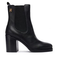 Botki Tommy Hilfiger. Czarne botki damskie Tommy Hilfiger, bez obcasa, na słupku, bez zapięcia. Za 669.99 zł.