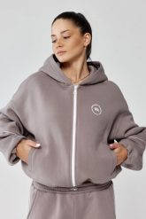 Damska bluza sportowa oversize Rough Radical Trip Hoodie Zip. Czerwone bluzy sportowe damskie ROUGH RADICAL, l, bez wzorów, z bawełny, bez ramiączek, długie, z kapturem. Za 169.99 zł.