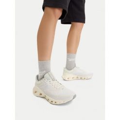 Buty do biegania Reebok. Białe obuwie do biegania damskie Reebok. Za 349.99 zł.