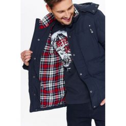 KURTKA MĘSKA ZIMOWA Z PRZESZYCIAMI. Kurtki męskie TOP SECRET, na lato, l, bez wzorów, eleganckie. W wyprzedaży za 119.99 zł.