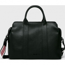Calvin Klein - Torebka. Czerwone torebki klasyczne damskie CALVIN KLEIN, bez wzorów, z materiału, duże, bez dodatków. W wyprzedaży za 479.90 zł.