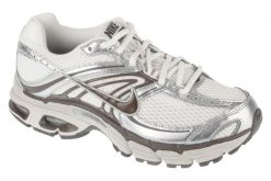 Buty sportowe Sneakersy damskie, Air Max Moto 2K. Białe buty sportowe na co dzień damskie Nike, bez wzorów, z materiału, trekkingowe, nike air max. Za 519.99 zł.