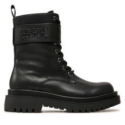 Trapery Versace Jeans Couture. Czarne trapery damskie Versace Jeans Couture, z jeansu, bez obcasa. Za 539.99 zł.