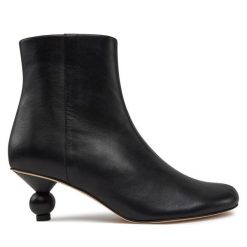 Botki Weekend Max Mara. Czarne botki damskie Weekend Max Mara, bez obcasa, na słupku, bez zapięcia. Za 1,429.00 zł.