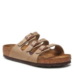 Klapki Birkenstock. Brązowe klapki damskie Birkenstock, bez wzorów, bez obcasa. Za 479.99 zł.