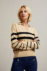 Sweter w paski z kołnierzykiem beżowy. Brązowe swetry klasyczne damskie MOODO, l, z poliamidu, bez kołnierzyka. W wyprzedaży za 51.99 zł.