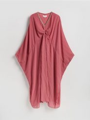 Plisowana sukienka kimono - różowy. Czerwone sukienki damskie Reserved, l, bez wzorów, z tkaniny, bez kołnierzyka, bez ramiączek. Za 239.99 zł.