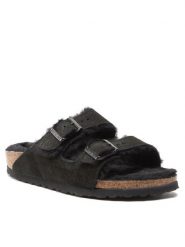 Birkenstock Klapki Arizona Shearling 0752663 Czarny. Czarne klapki damskie Birkenstock, bez wzorów, ze skóry, bez obcasa. Za 546.16 zł.