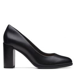 Czółenka Clarks. Czarne czółenka damskie Clarks, bez wzorów, bez obcasa. Za 349.99 zł.