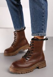 Brązowe Botki Workery na Płaskiej Podeszwie ze Sznurowaniem Arstela. Brązowe botki damskie Renee, z jeansu, eleganckie, bez obcasa, na płaskiej podeszwie, bez zapięcia. Za 139.99 zł.