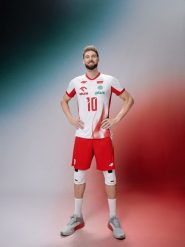 4F Koszulka meczowa replika domowa męska 4F x Polska Siatkówka - biała L. Białe t-shirty sportowe męskie 4f, l, z dzianiny, bez ramiączek, do siatkówki. Za 199.99 zł.