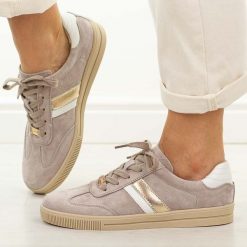 Beżowe skórzane półbuty damskie Vinceza 79601. Brązowe półbuty damskie VINCEZA, bez wzorów, z jeansu, biznesowe, bez obcasa, na płaskiej podeszwie. Za 219.00 zł.