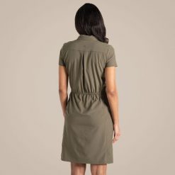 Sukienka damska Craghoppers NosiLife Pro IV. Zielone sukienki damskie CRAGHOPPERS, bez wzorów, sportowe, bez kołnierzyka, bez ramiączek, sportowe. W wyprzedaży za 350.10 zł.