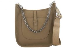 Listonoszka skórzana BARBERNI'S beżowa 945-2. Brązowe shopper bag damskie Barberinis, bez wzorów, z lakierowanej skóry, duże, lakierowane, bez dodatków. Za 149.99 zł.