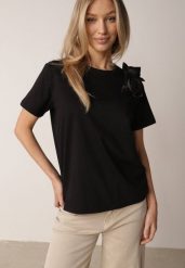 Czarny Klasyczny T-shirt z Bawełny Zdobiony Aplikacją 3D w Kształcie Kwiatów Noebel. Czarne t-shirty damskie Born2be, l, z aplikacjami, z bawełny, bez kołnierzyka. Za 59.99 zł.