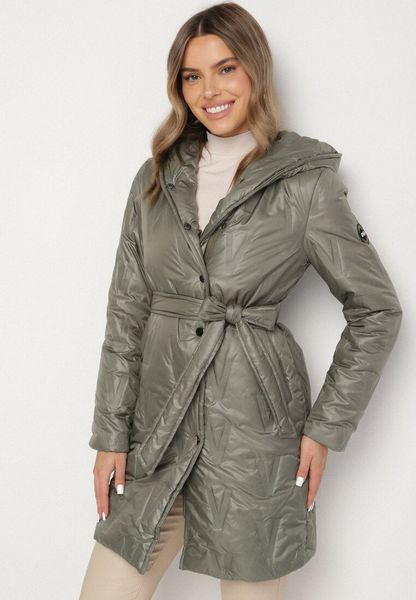 Zielona Kurtka z Pikowanymi Przeszyciami Kapturem i Wiązanym Paskiem Erlexie. Zielone kurtki damskie Born2be, l, bez wzorów, z dzianiny. Za 149.99 zł.